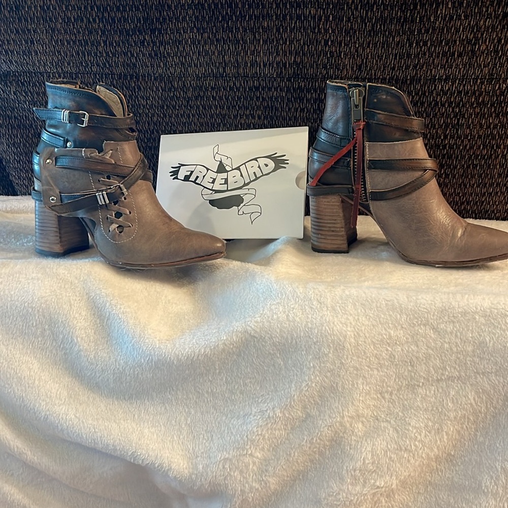 Freebird Jerome, Stone multi, size 9, EUC (runs narrow/small) - Picture 2 of 6